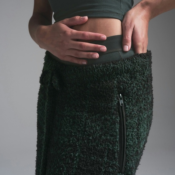 Skims Women’s KNIT UNISEX JOGGER - Picture 3 of 7